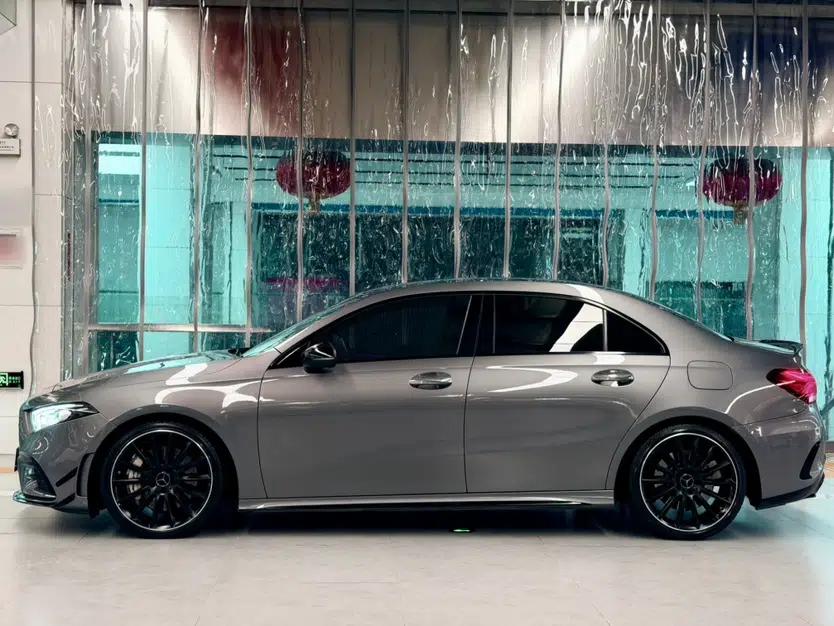 Mercedes-Benz A AMG 2020 AMG A 35 L 4MATIC — миниатюра 4