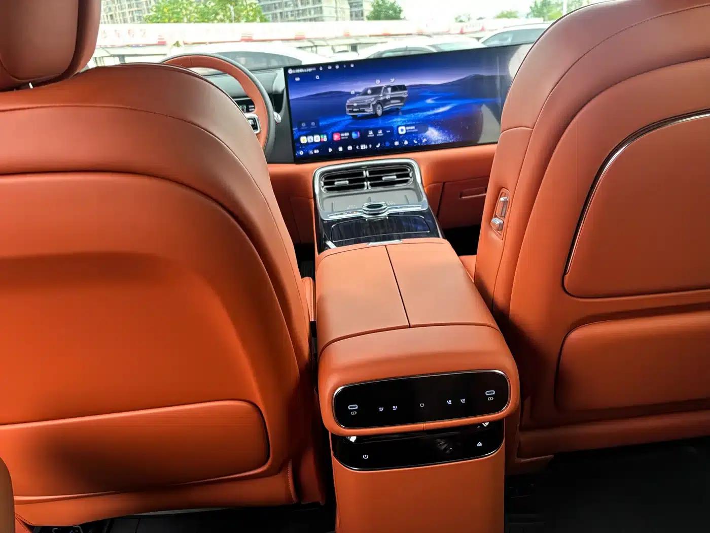 Galaxy M9 2025 210km/h AWD Navigator Edition — миниатюра 11