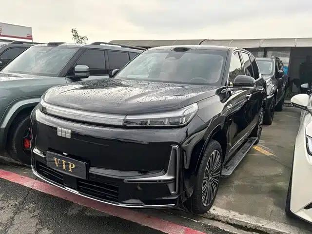 Galaxy M9 2025 210km/h AWD Navigator Edition