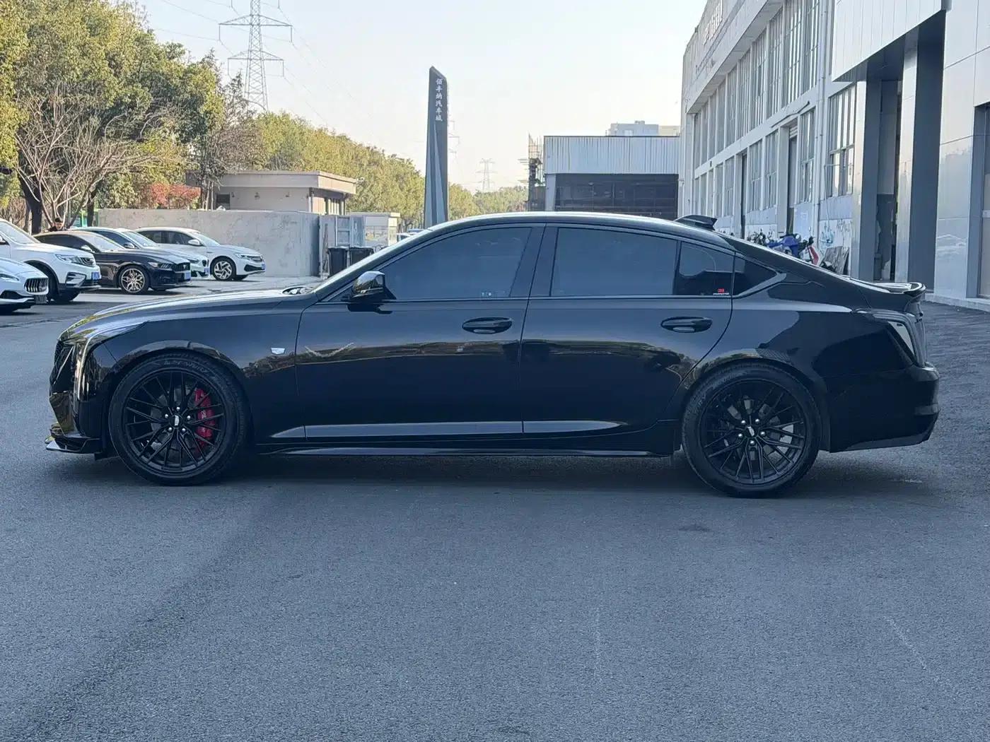 2024 Cadillac CT5 28T Luxury Pro — миниатюра 4