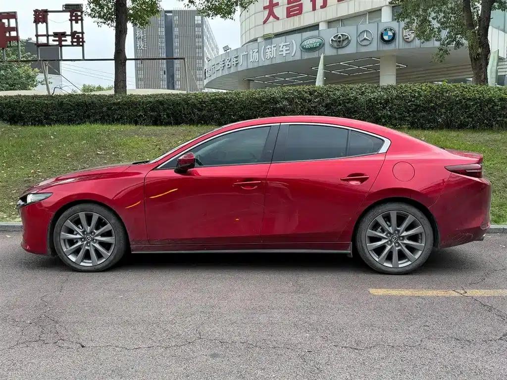 Mazda3 Axela 2022 2.0L Automatic Premium Edition — миниатюра 3