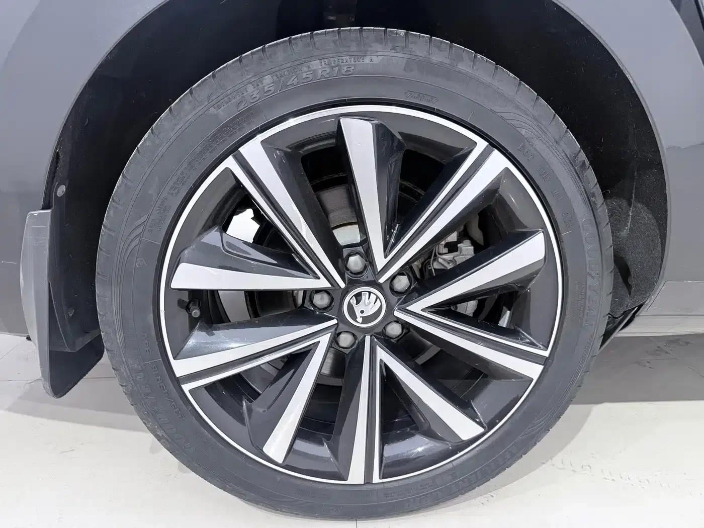 Superb 2023 Facelift TSI280 DSG Premium Edition — миниатюра 15