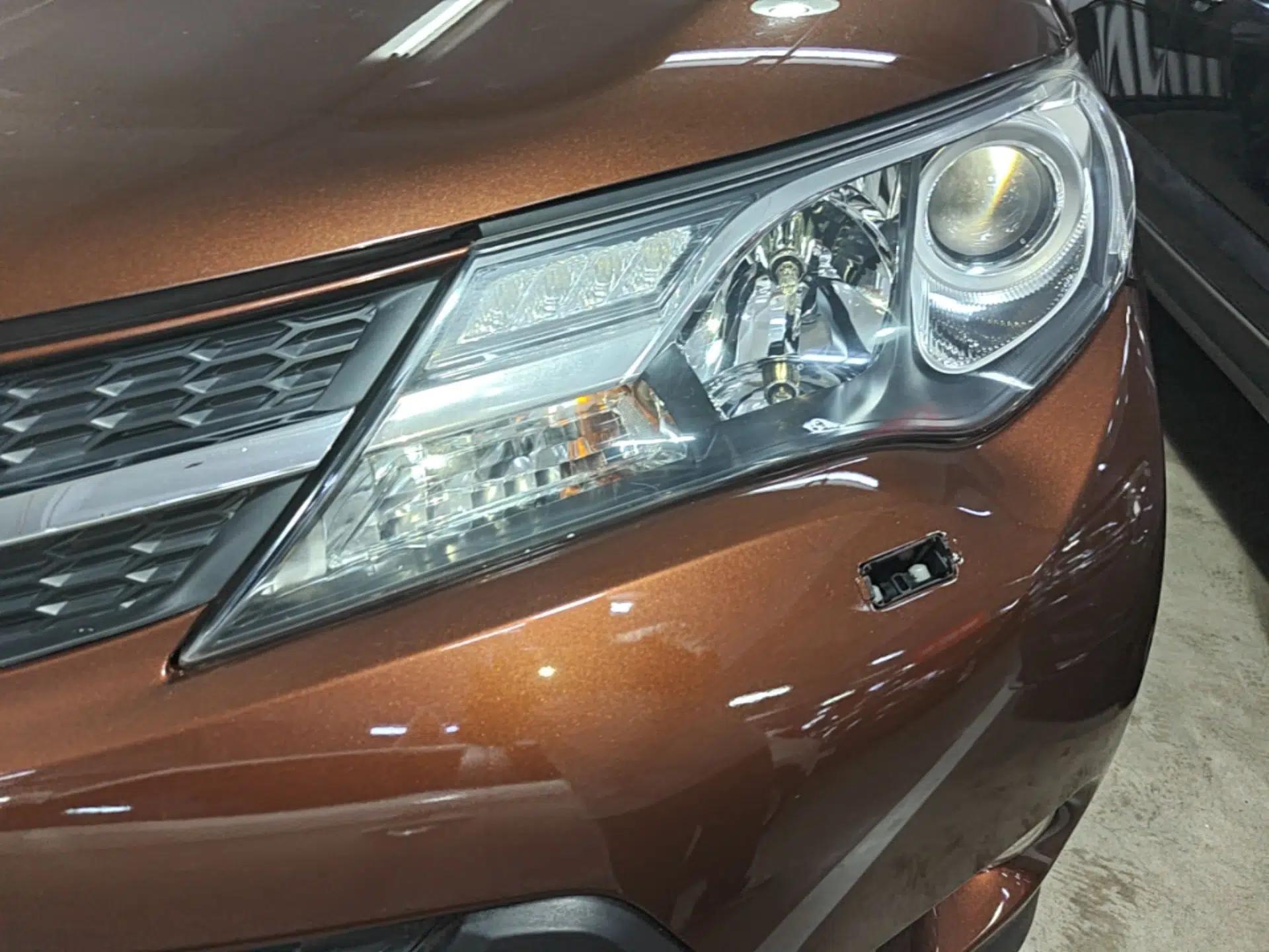 Toyota RAV4 2015 2.5L Automatic 4x4 Elite Edition — миниатюра 8