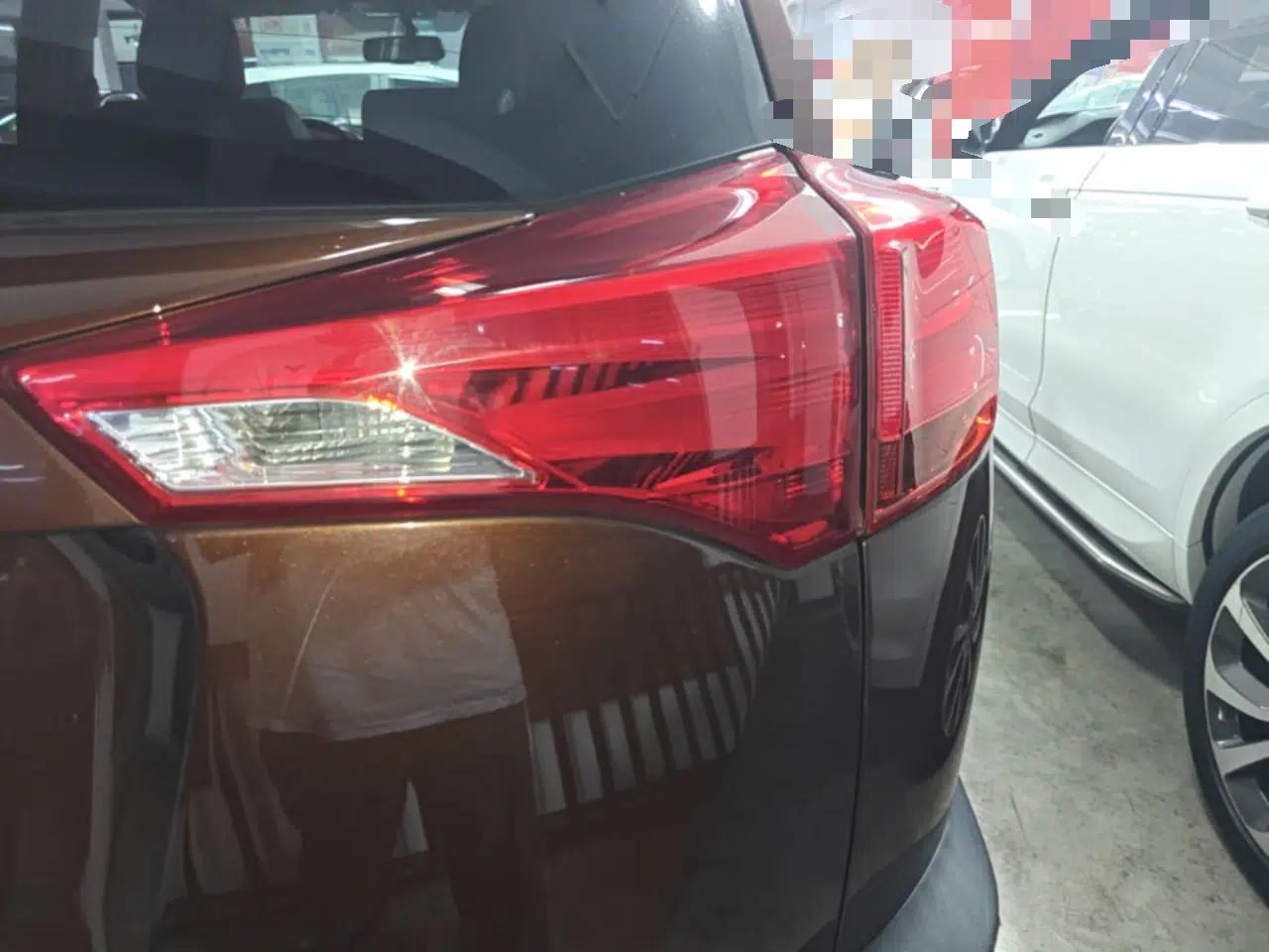 Toyota RAV4 2015 2.5L Automatic 4x4 Elite Edition — миниатюра 9