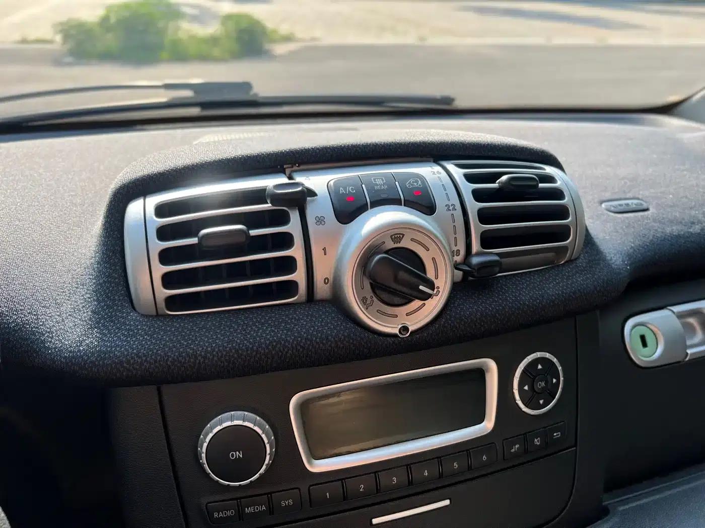 2012 Smart Fortwo 1.0 MHD Hardtop Standard Edition — миниатюра 14