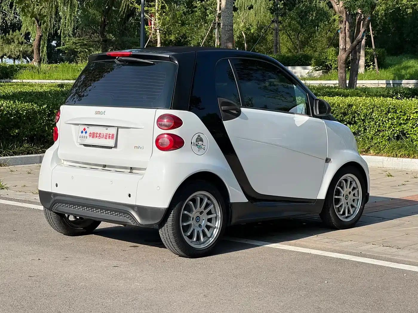 2012 Smart Fortwo 1.0 MHD Hardtop Standard Edition — миниатюра 21