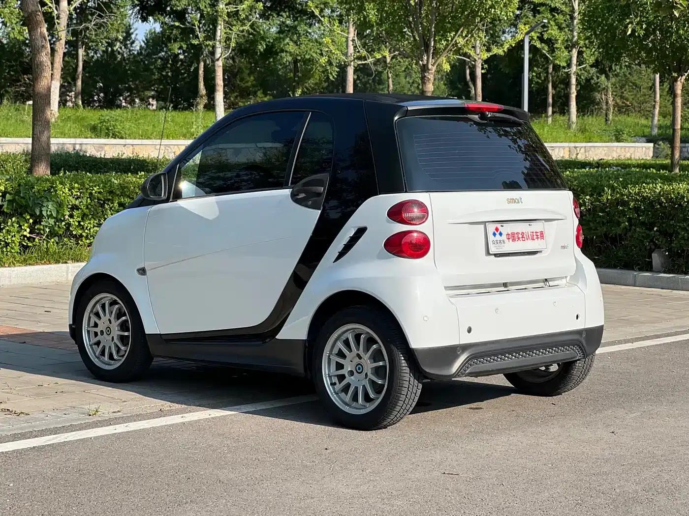 2012 Smart Fortwo 1.0 MHD Hardtop Standard Edition — миниатюра 23