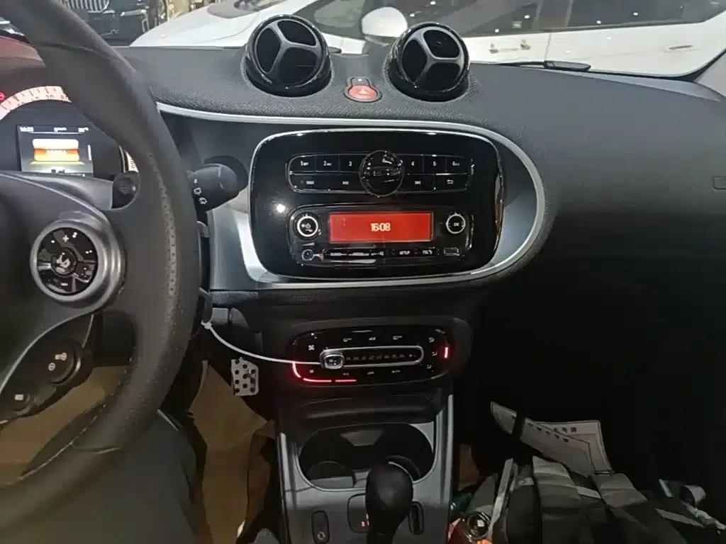 2018 smart fortwo 1.0L 52kW 20th Anniversary Special Edition (National V Emission Standard) — миниатюра 13
