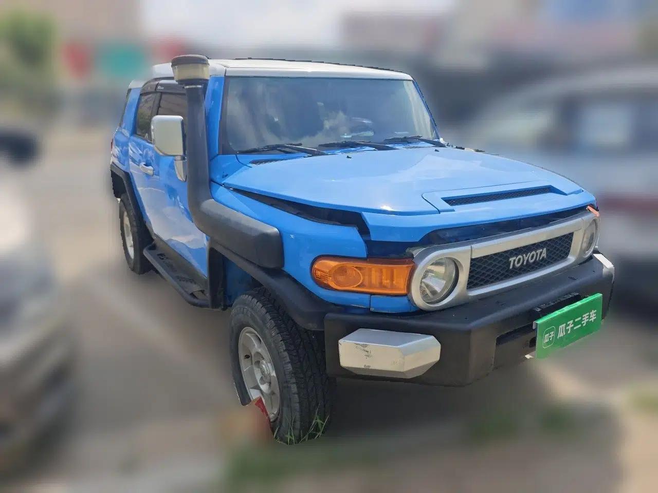 Toyota FJ Cruiser 2011 4.0L — миниатюра 3