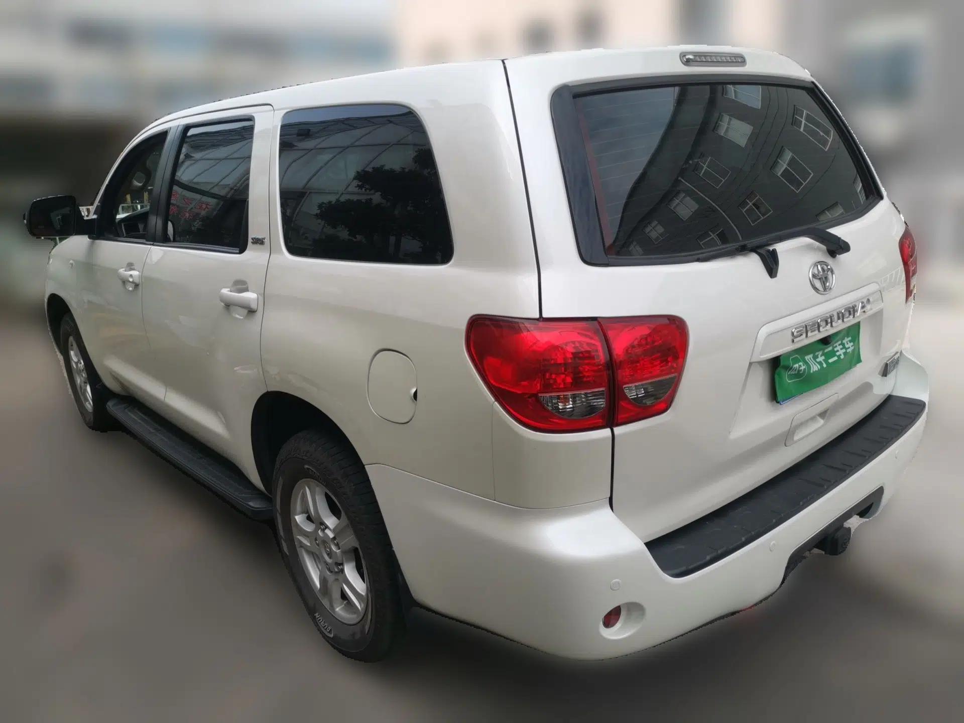 Toyota Sequoia 2015 Redwood 5.7L automatic 7-seater — миниатюра 4