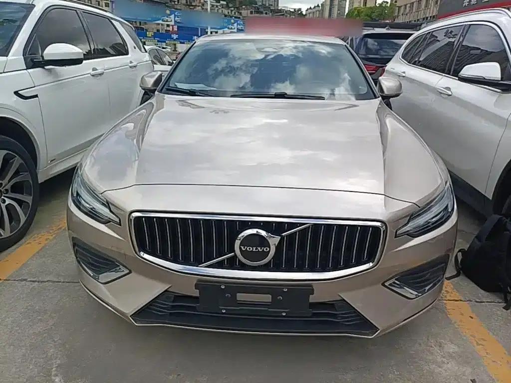 2023 Volvo S60 B4 Smart Luxury Edition — миниатюра 3