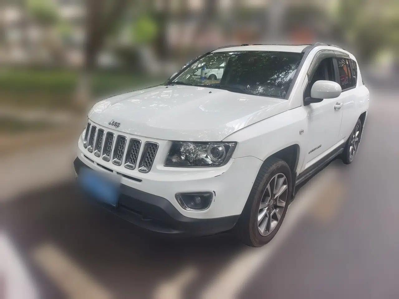 Jeep Compass 2014 2.0L two-wheel drive luxury version — миниатюра 1