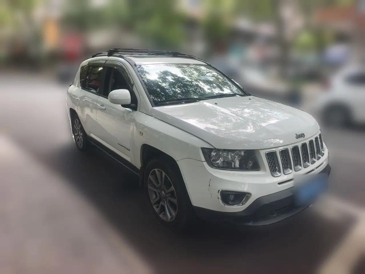 Jeep Compass 2014 2.0L two-wheel drive luxury version — миниатюра 3
