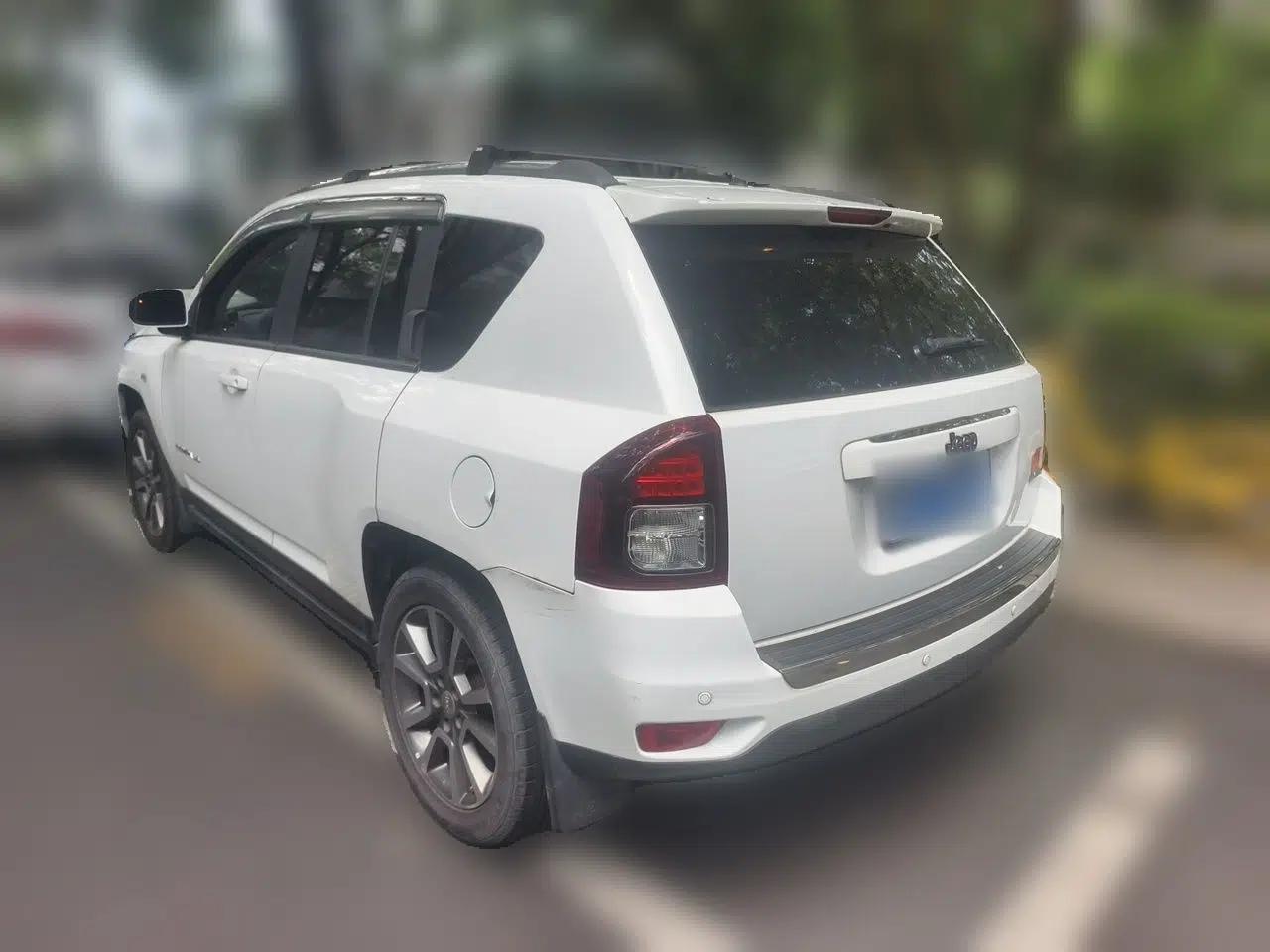 Jeep Compass 2014 2.0L two-wheel drive luxury version — миниатюра 4
