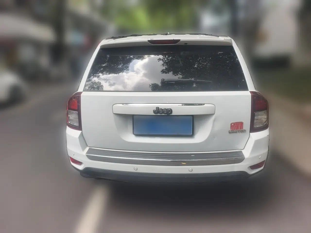 Jeep Compass 2014 2.0L two-wheel drive luxury version — миниатюра 5