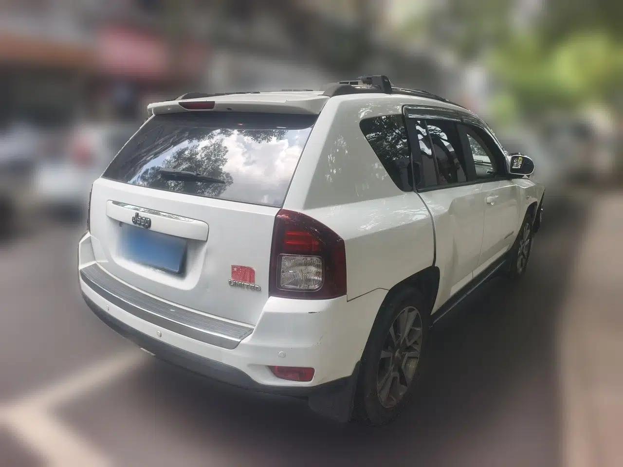 Jeep Compass 2014 2.0L two-wheel drive luxury version — миниатюра 6