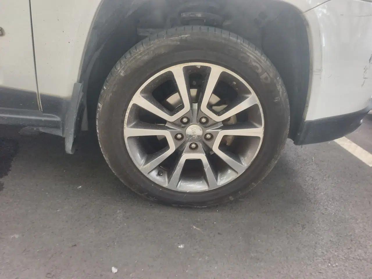 Jeep Compass 2014 2.0L two-wheel drive luxury version — миниатюра 8