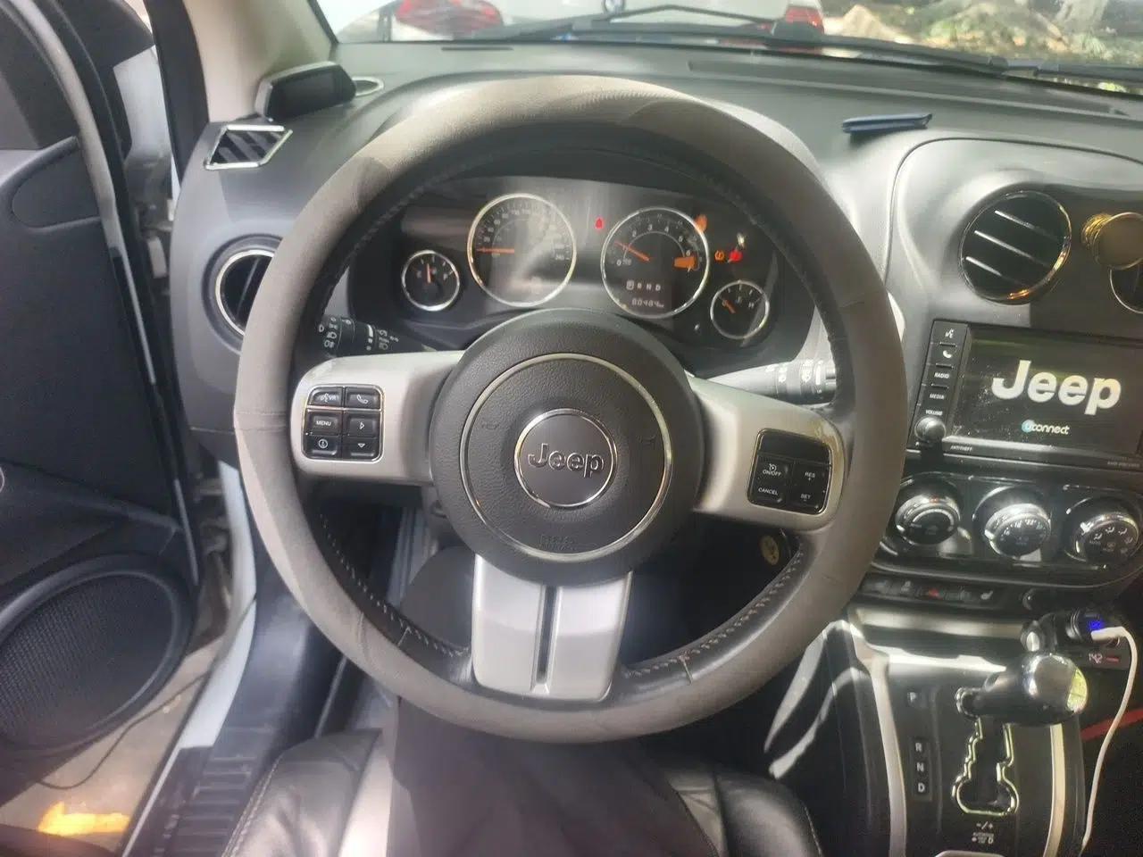Jeep Compass 2014 2.0L two-wheel drive luxury version — миниатюра 10