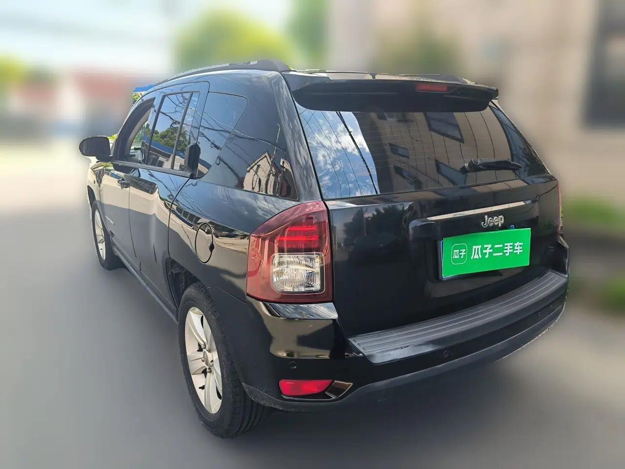 Jeep Compass 2014 2.0L two-wheel drive sport version — миниатюра 4