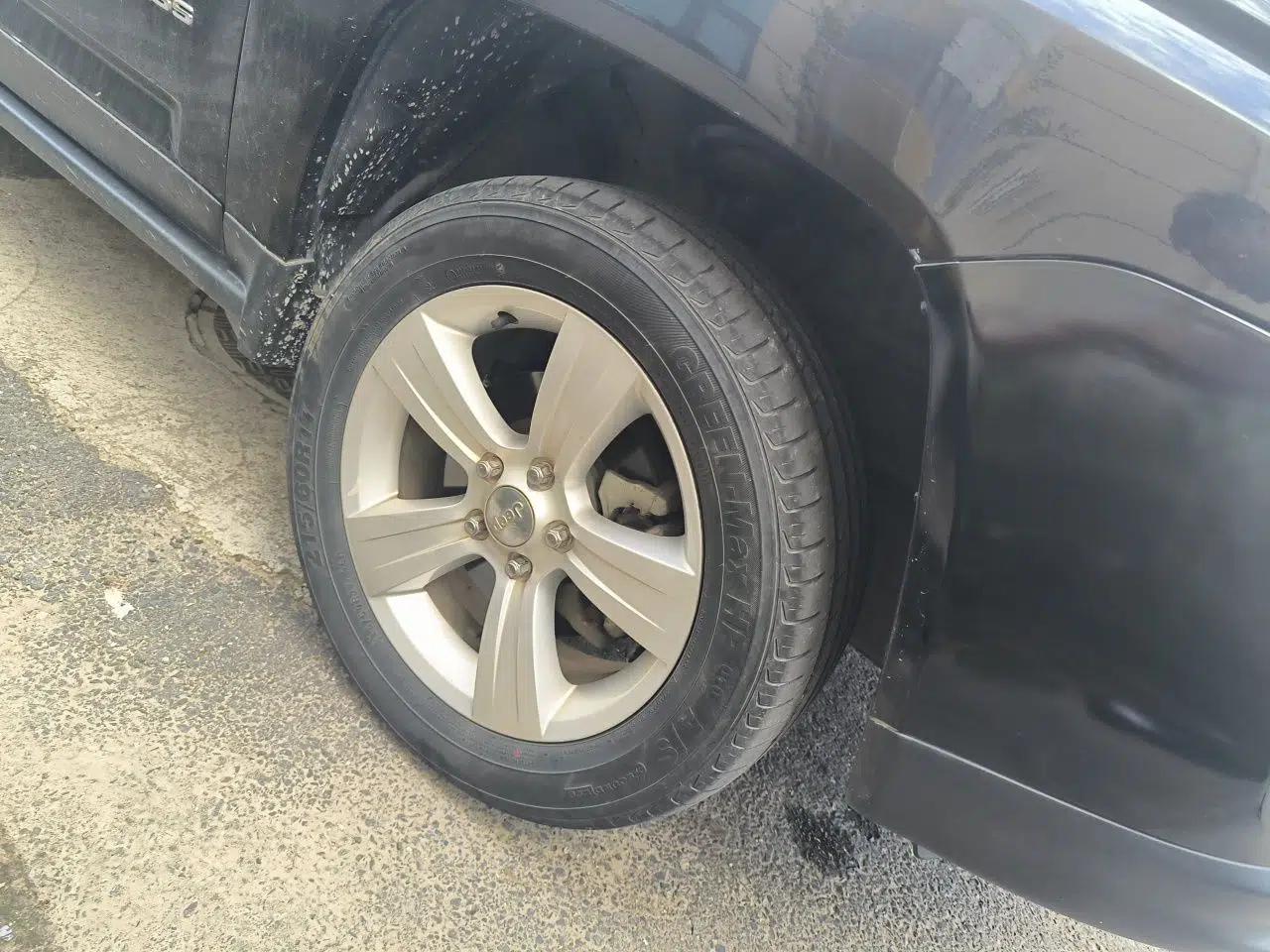 Jeep Compass 2014 2.0L two-wheel drive sport version — миниатюра 8