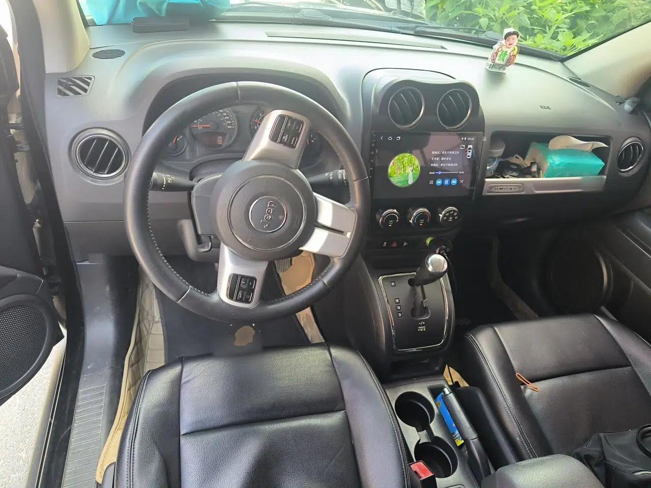 Jeep Compass 2014 2.0L two-wheel drive sport version — миниатюра 9