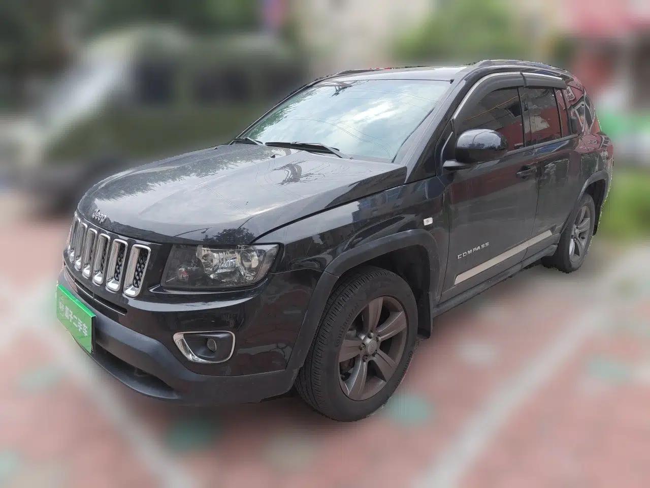 Jeep Compass 2014 Revised Version 2.4L Four-Wheel Drive Comfort Edition — миниатюра 1