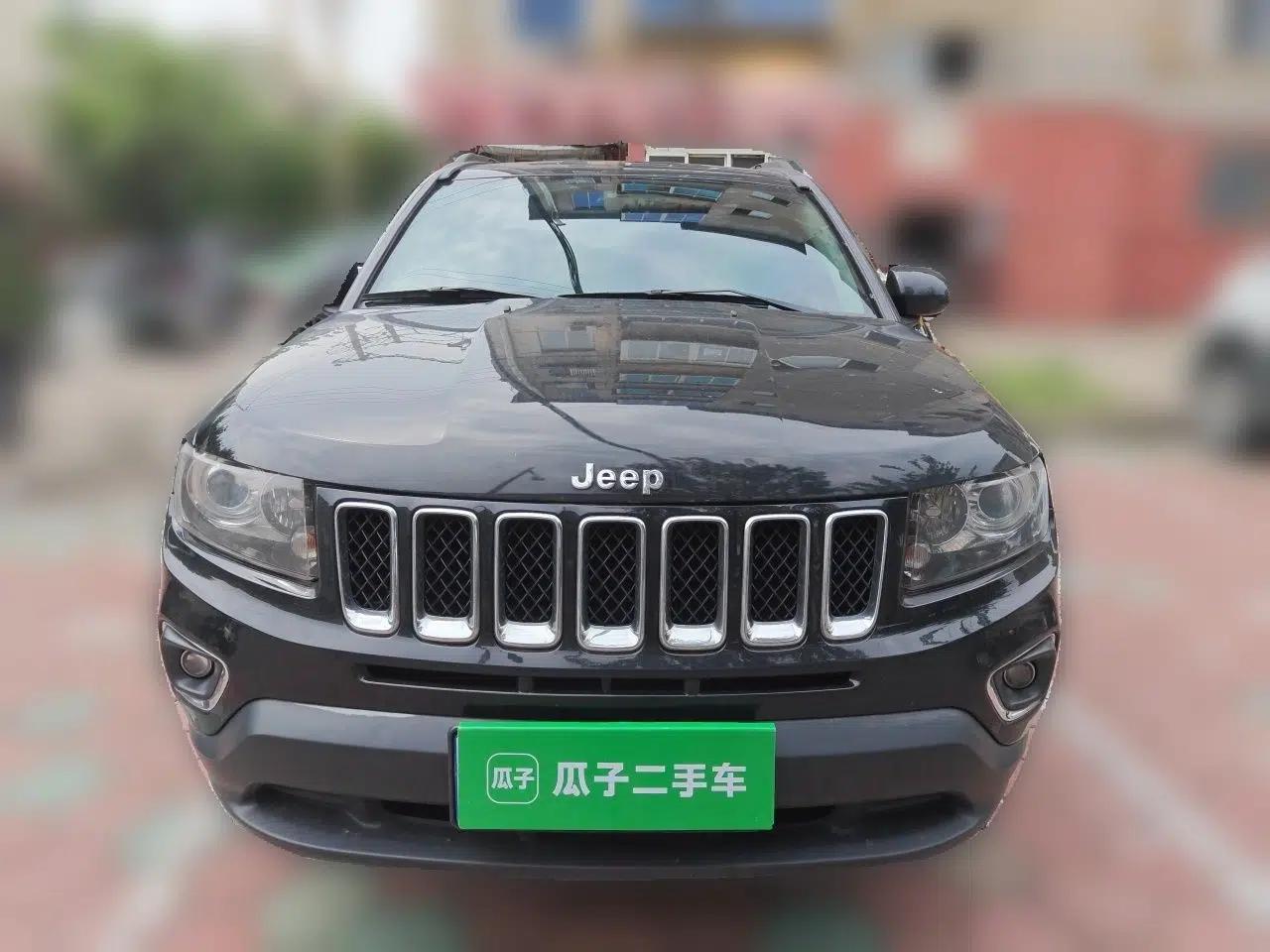 Jeep Compass 2014 Revised Version 2.4L Four-Wheel Drive Comfort Edition — миниатюра 2