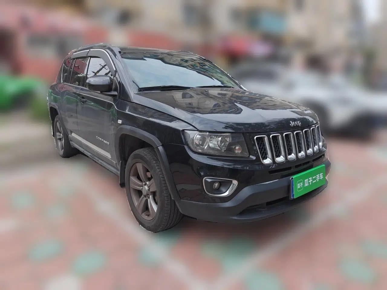 Jeep Compass 2014 Revised Version 2.4L Four-Wheel Drive Comfort Edition — миниатюра 3