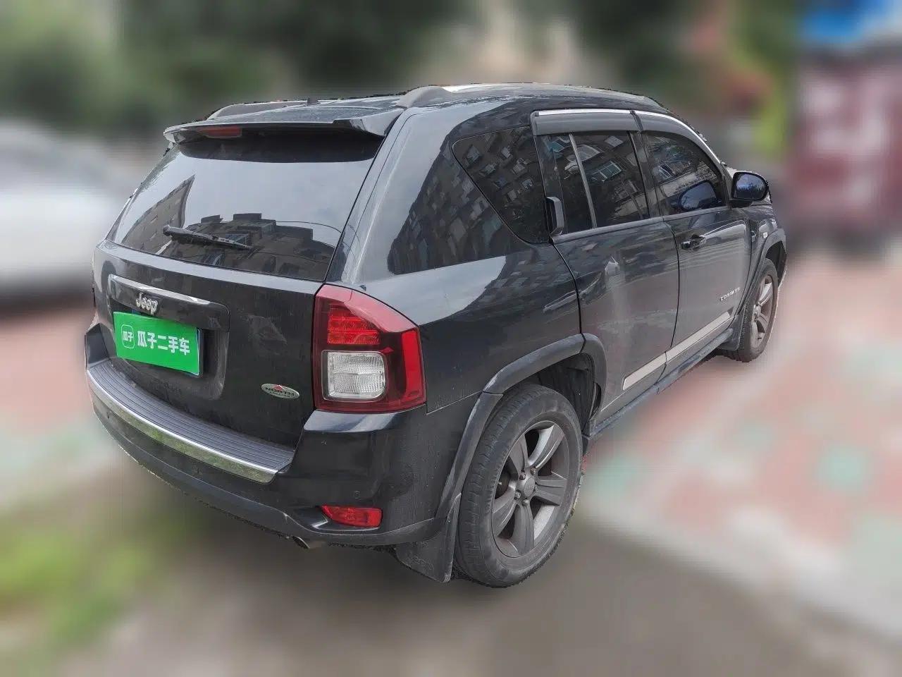 Jeep Compass 2014 Revised Version 2.4L Four-Wheel Drive Comfort Edition — миниатюра 6