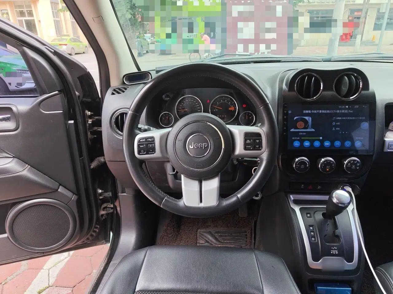 Jeep Compass 2014 Revised Version 2.4L Four-Wheel Drive Comfort Edition — миниатюра 10