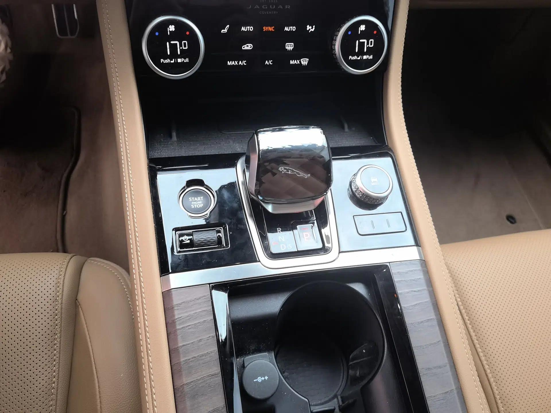 Jaguar XFL 2025 Model—2.0T P250, Two-Wheel Drive, Premium Luxury Edition — миниатюра 14