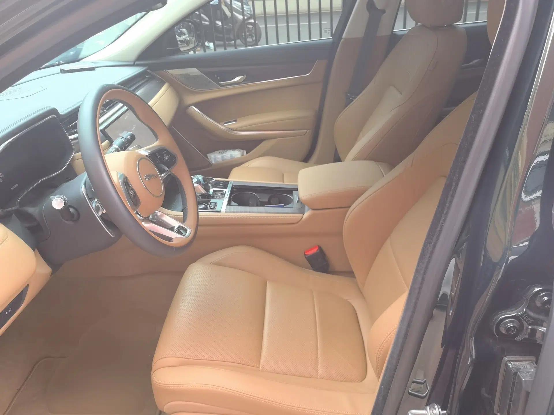 Jaguar XFL 2025 Model—2.0T P250, Two-Wheel Drive, Premium Luxury Edition — миниатюра 15