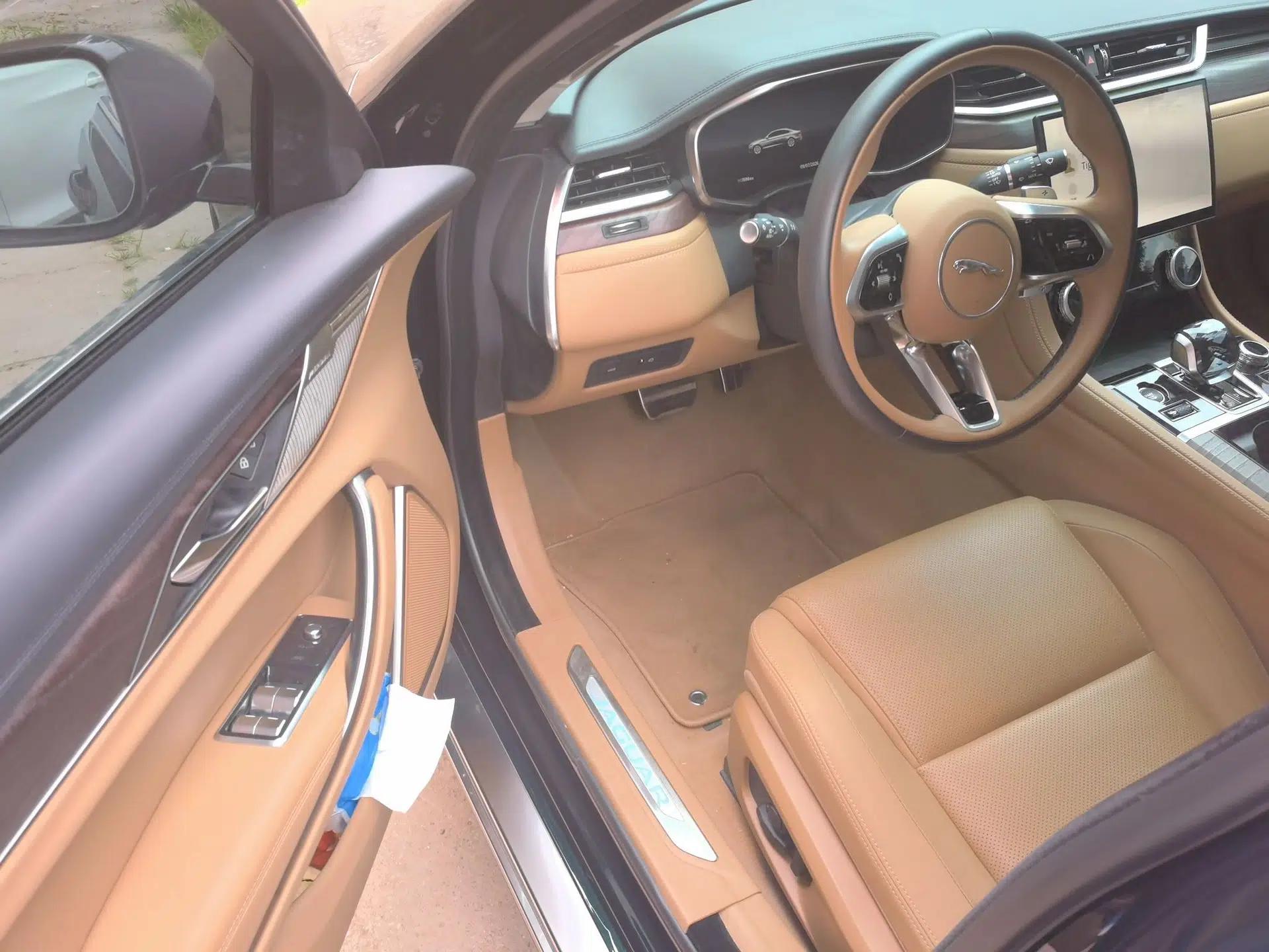 Jaguar XFL 2025 Model—2.0T P250, Two-Wheel Drive, Premium Luxury Edition — миниатюра 16