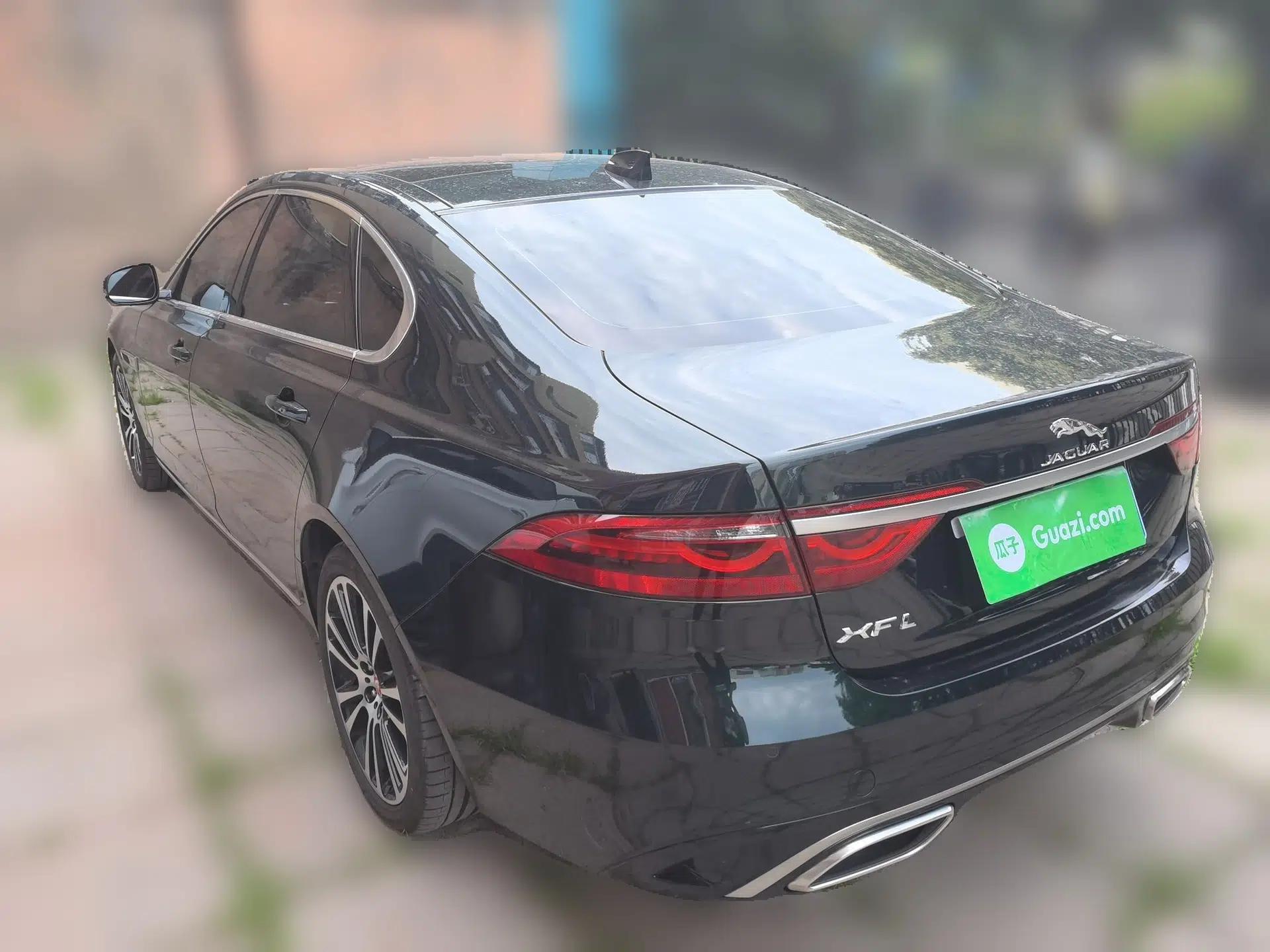 Jaguar XFL 2025 Model—2.0T P250, Two-Wheel Drive, Premium Luxury Edition — миниатюра 4