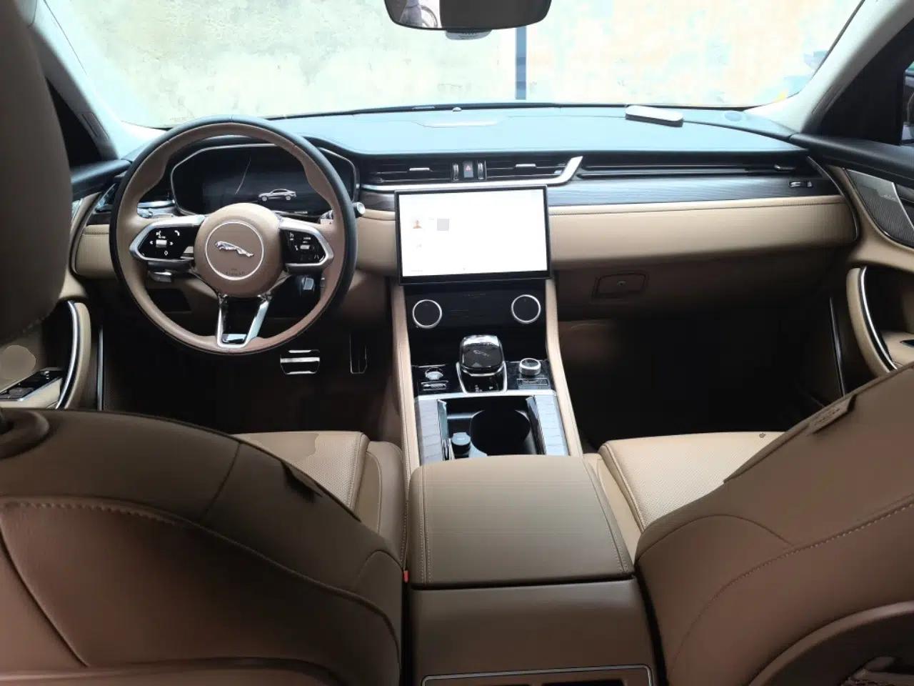 Jaguar XFL 2025 Model—2.0T P250, Two-Wheel Drive, Premium Luxury Edition — миниатюра 9