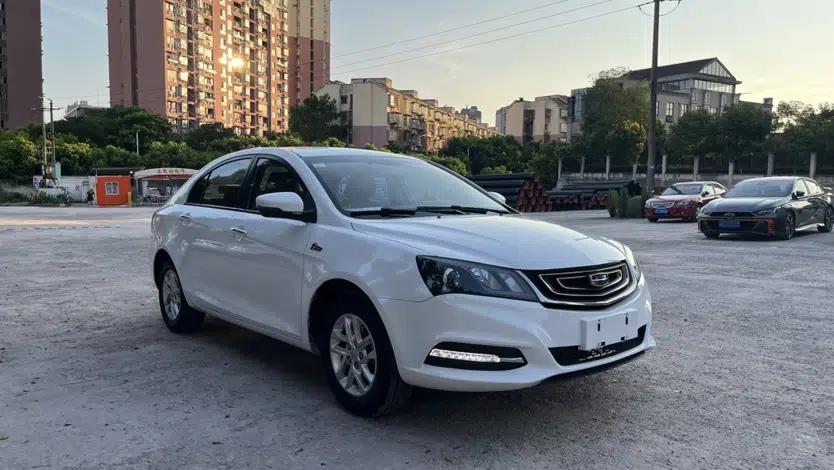 Geely Auto Emgrand 2017 Sedan Million Edition 1.5L Manual Luxury Model — миниатюра 3