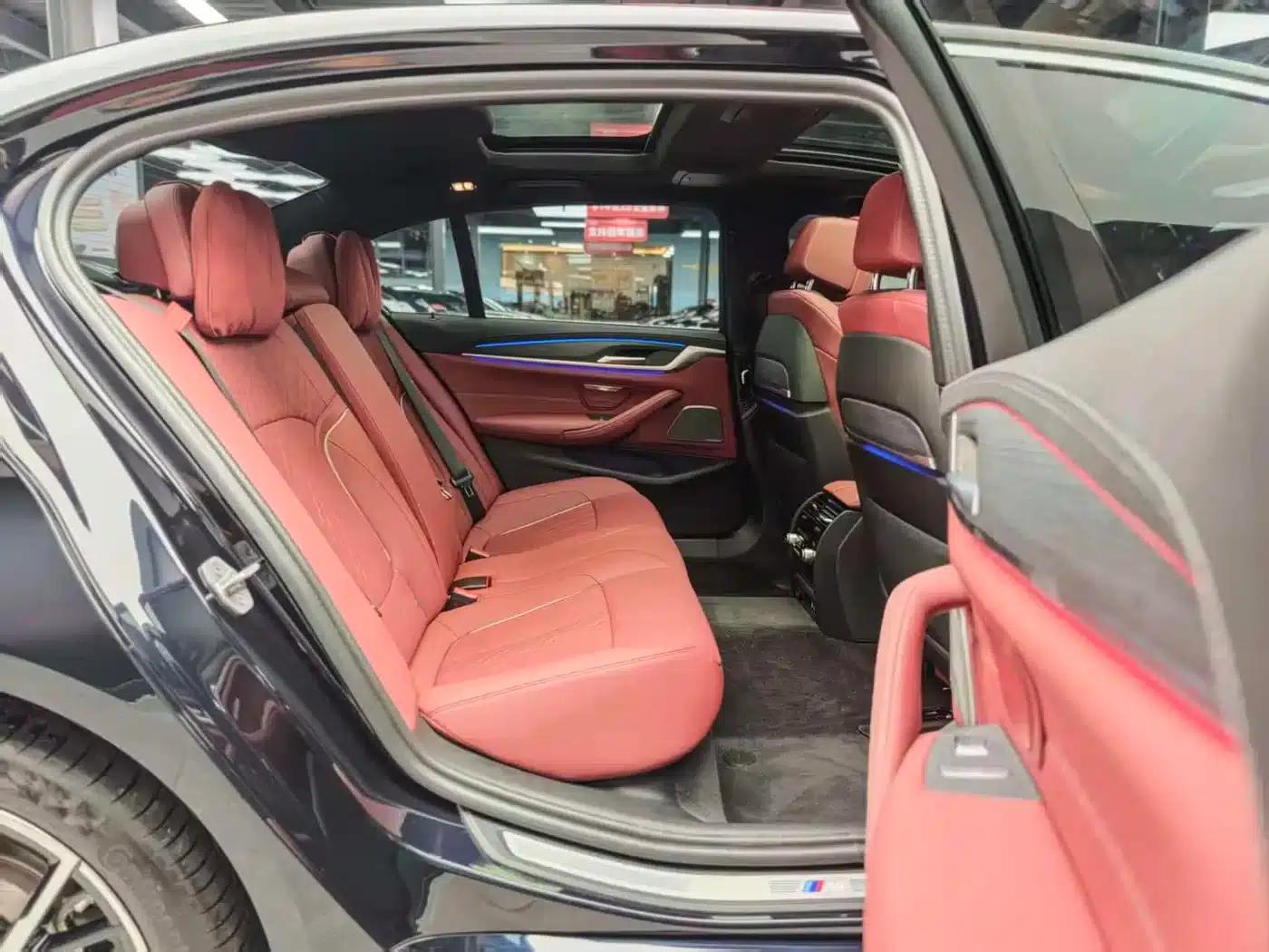 2023 BMW 5 Series 530Li Luxury M Sport Package — миниатюра 10