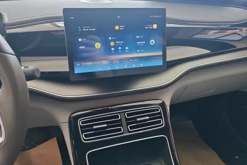 Qin PLUS EV 2023 Champion Edition 510KM Superior Model — миниатюра 15