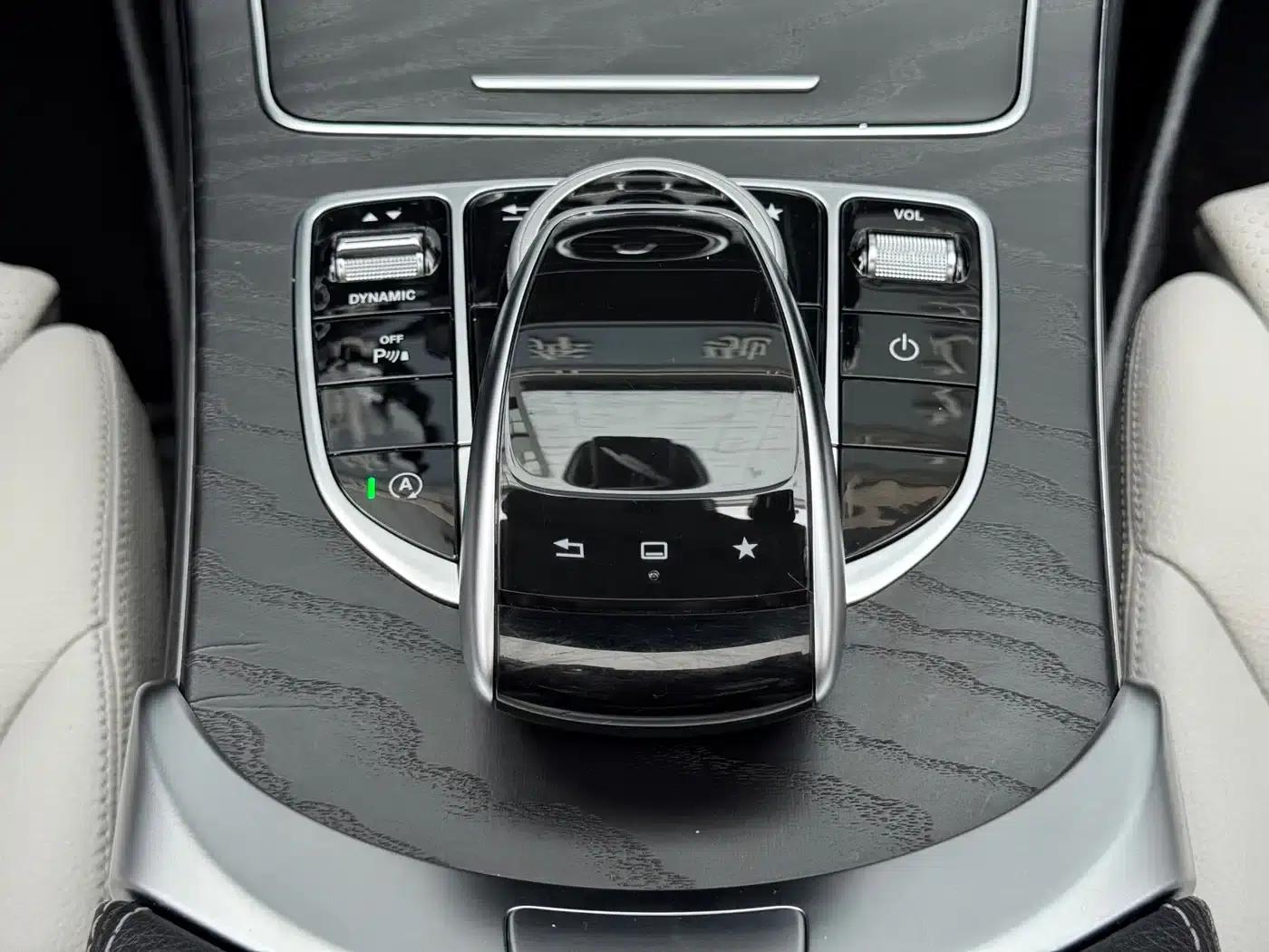 2016 Mercedes-Benz C-Class C 200 L Sport — миниатюра 10
