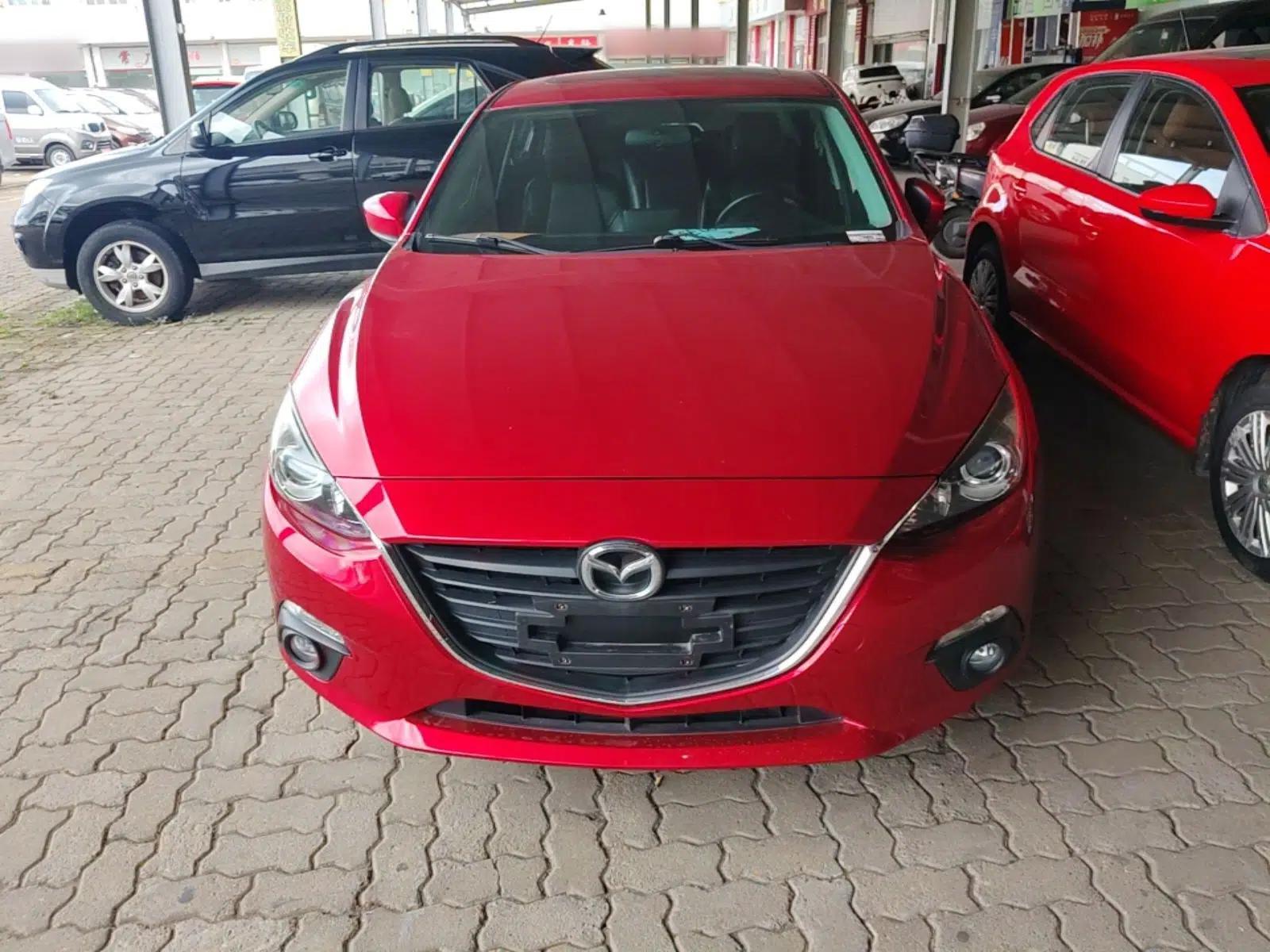 Mazda 3 Axela 2016 Sedan 1.5L Automatic Luxury Model — миниатюра 2