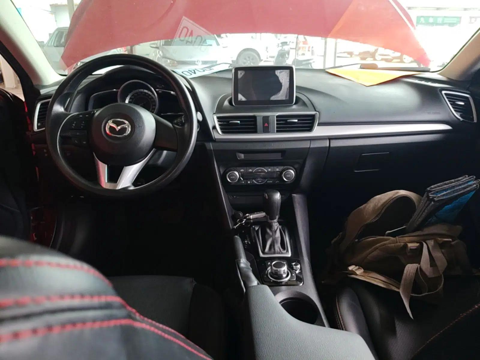 Mazda 3 Axela 2016 Sedan 1.5L Automatic Luxury Model — миниатюра 12