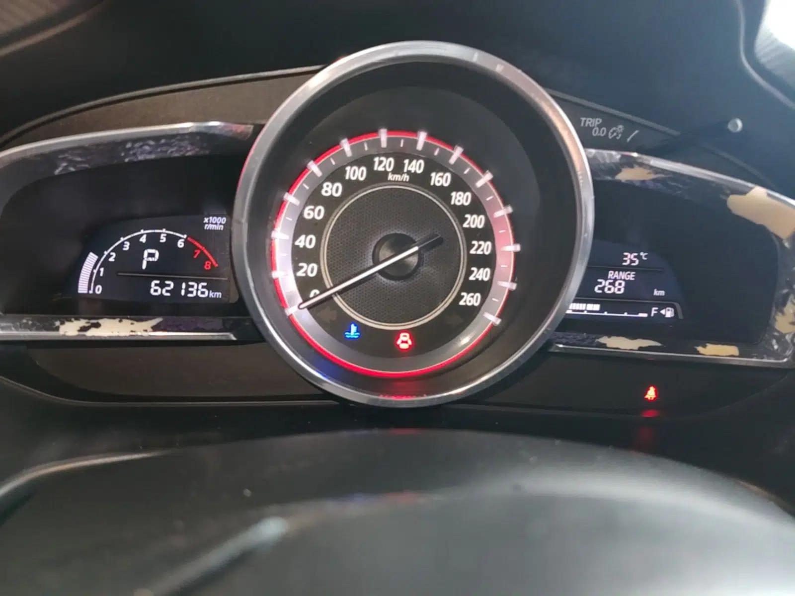 Mazda 3 Axela 2016 Sedan 1.5L Automatic Luxury Model — миниатюра 14