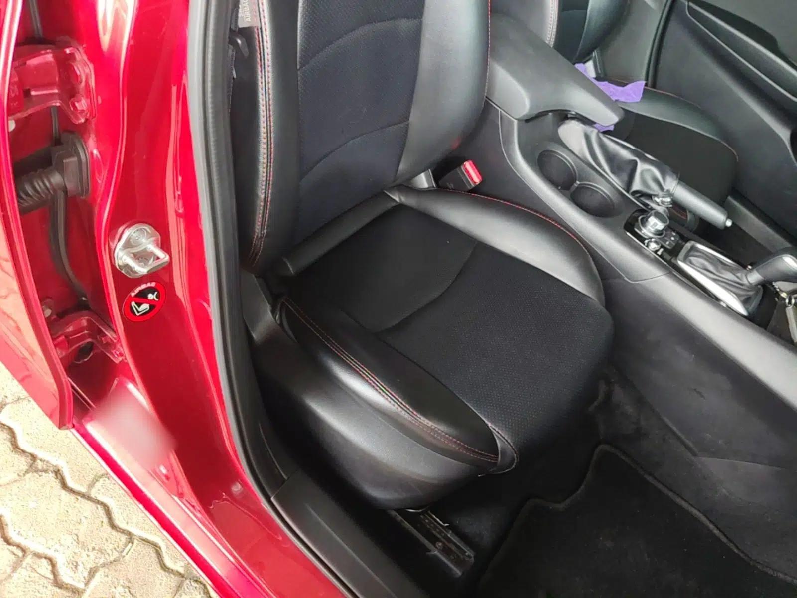Mazda 3 Axela 2016 Sedan 1.5L Automatic Luxury Model — миниатюра 19