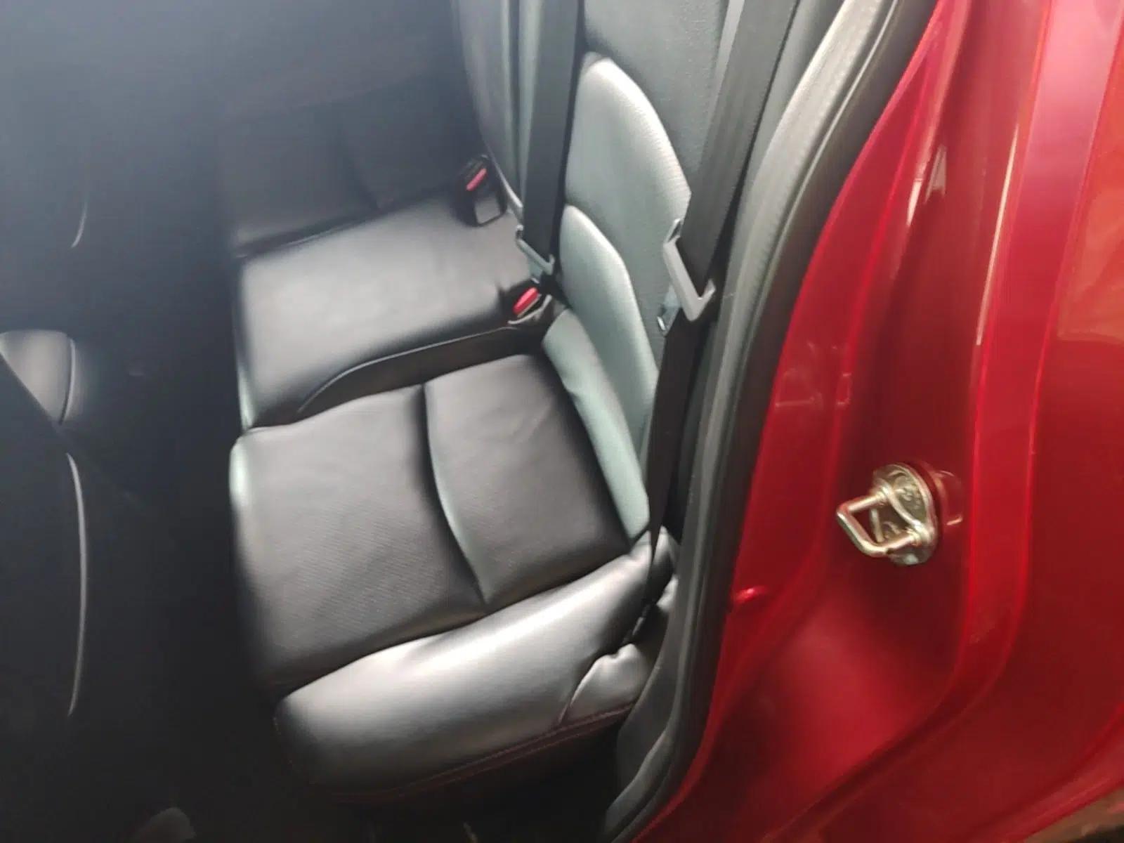 Mazda 3 Axela 2016 Sedan 1.5L Automatic Luxury Model — миниатюра 20