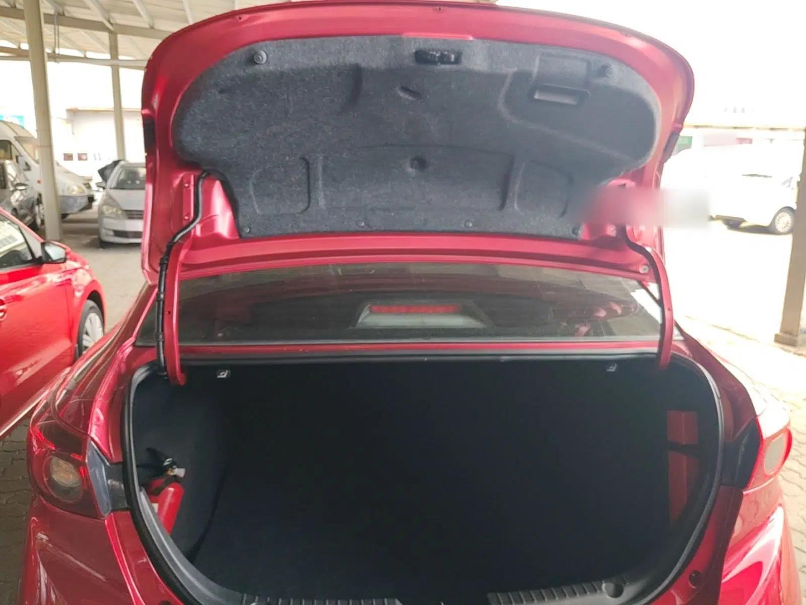 Mazda 3 Axela 2016 Sedan 1.5L Automatic Luxury Model — миниатюра 22