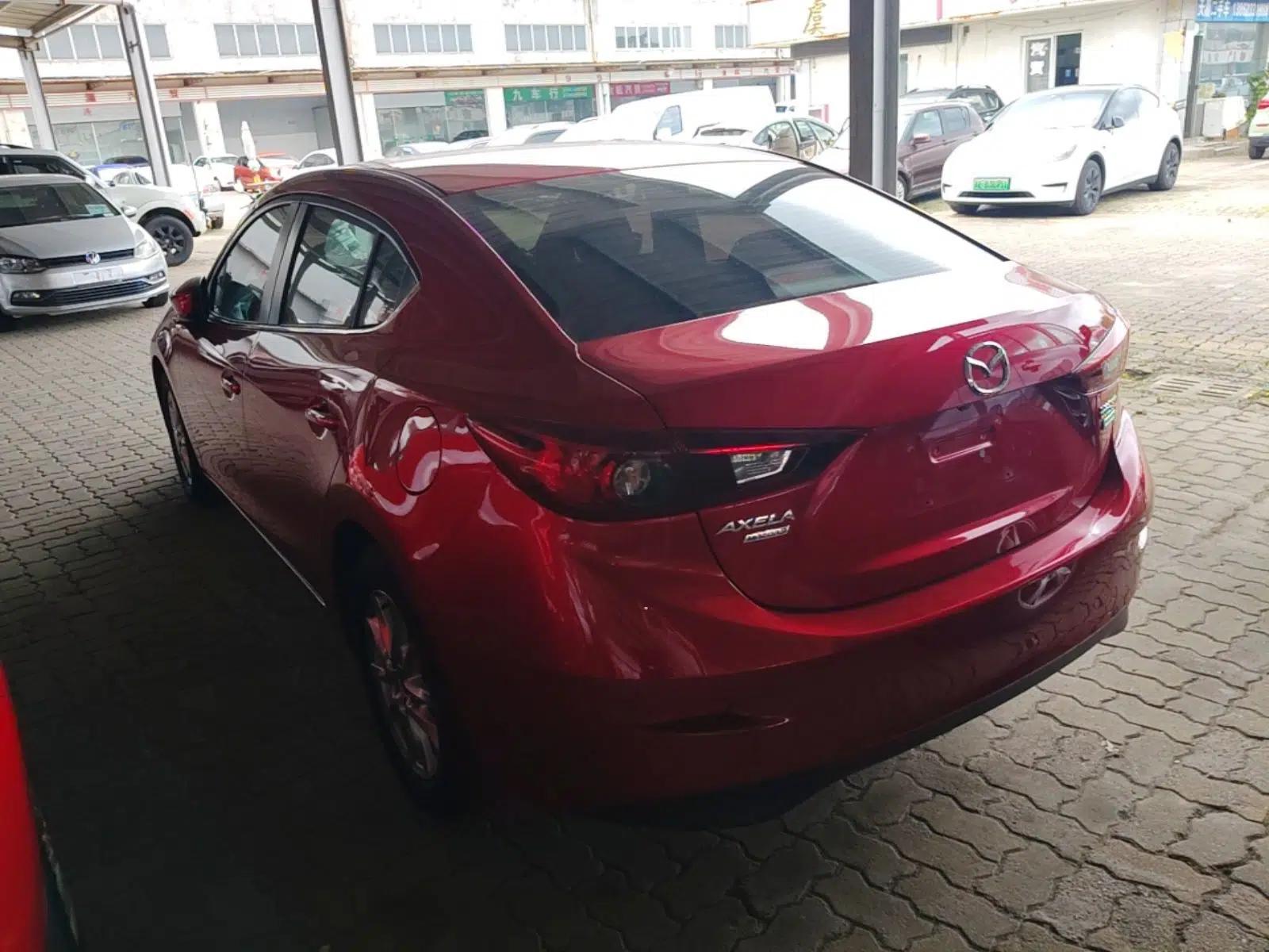 Mazda 3 Axela 2016 Sedan 1.5L Automatic Luxury Model — миниатюра 4