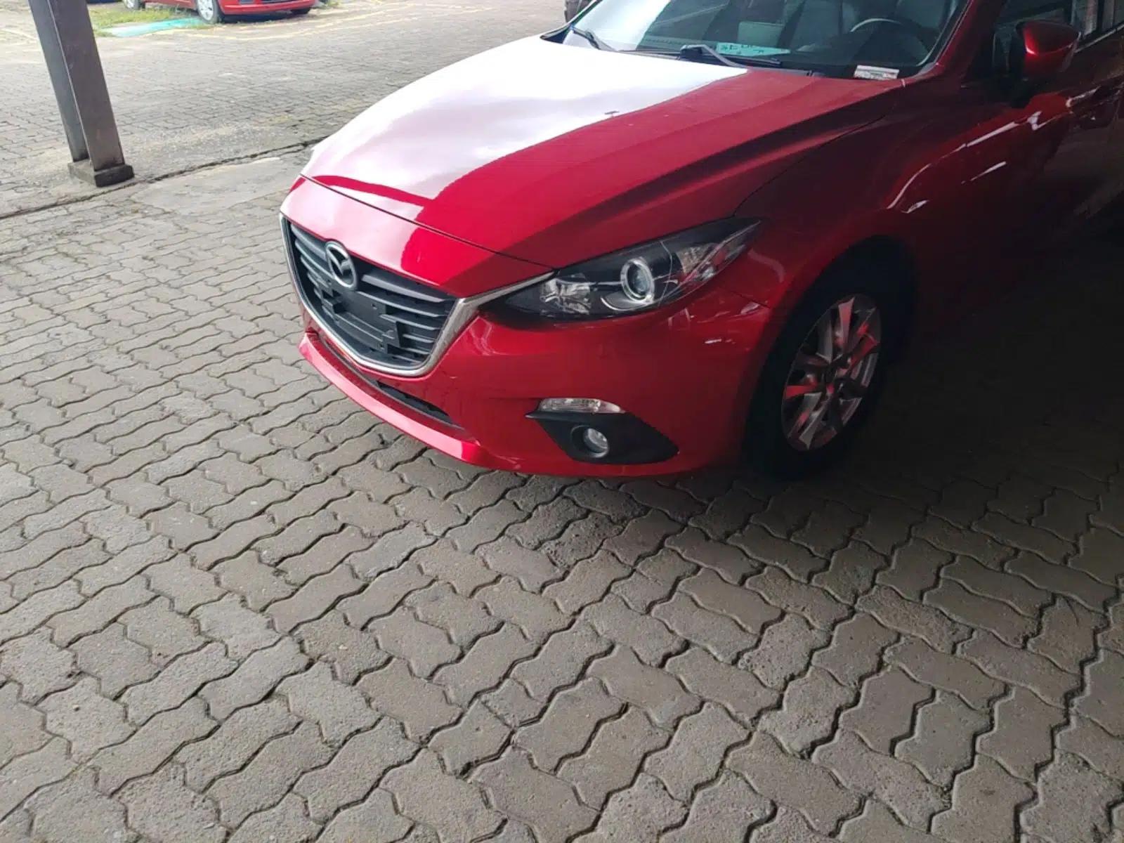 Mazda 3 Axela 2016 Sedan 1.5L Automatic Luxury Model — миниатюра 8