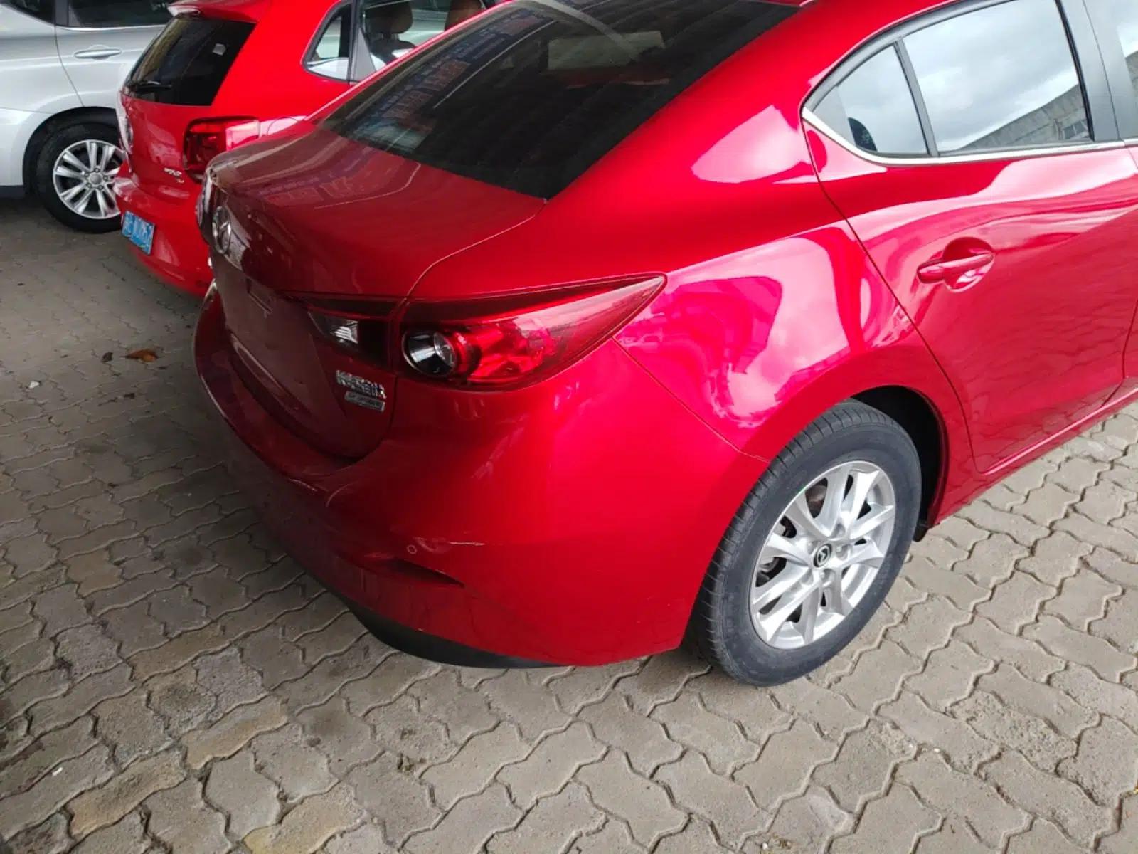 Mazda 3 Axela 2016 Sedan 1.5L Automatic Luxury Model — миниатюра 9