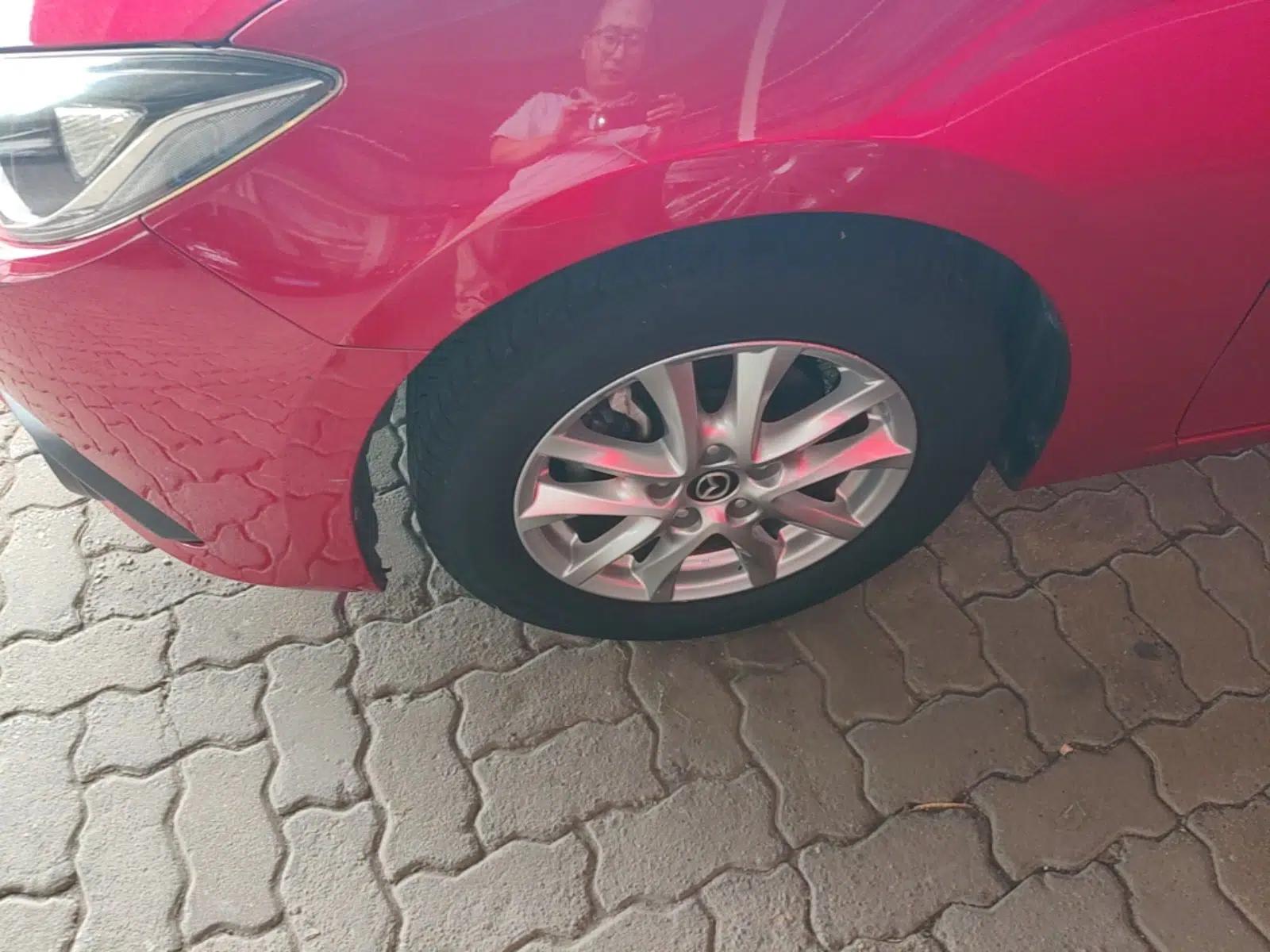 Mazda 3 Axela 2016 Sedan 1.5L Automatic Luxury Model — миниатюра 10