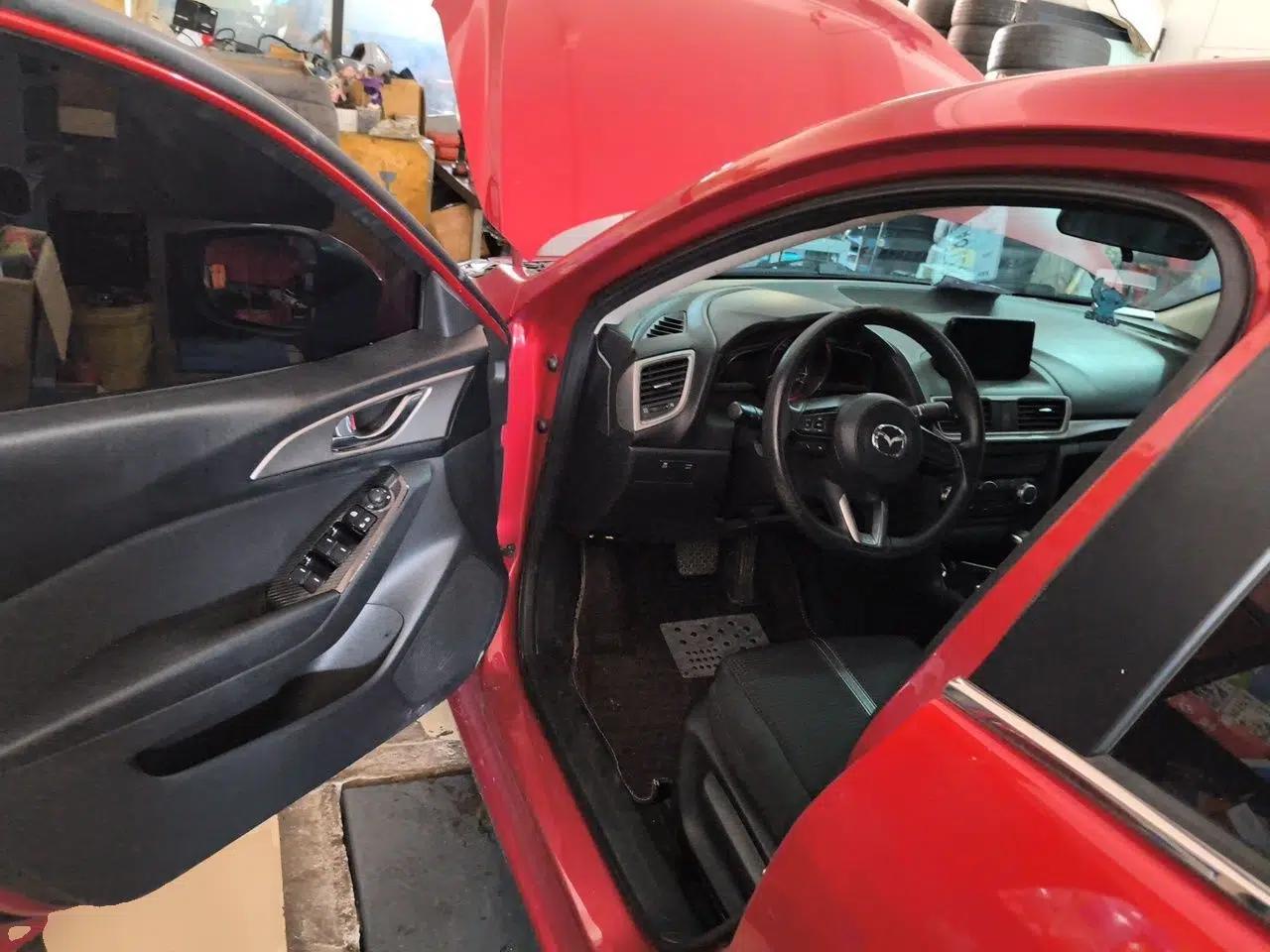 Mazda 3 Axela 2017 Sedan 1.5L Automatic Luxury Model Emission Standard China V — миниатюра 16